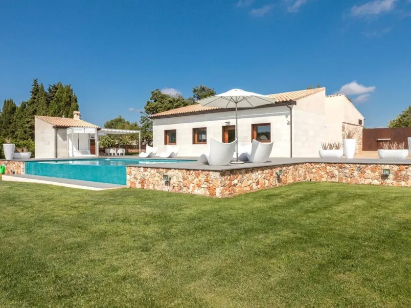 Villa with terrace, private pool & barbeque - Image 1