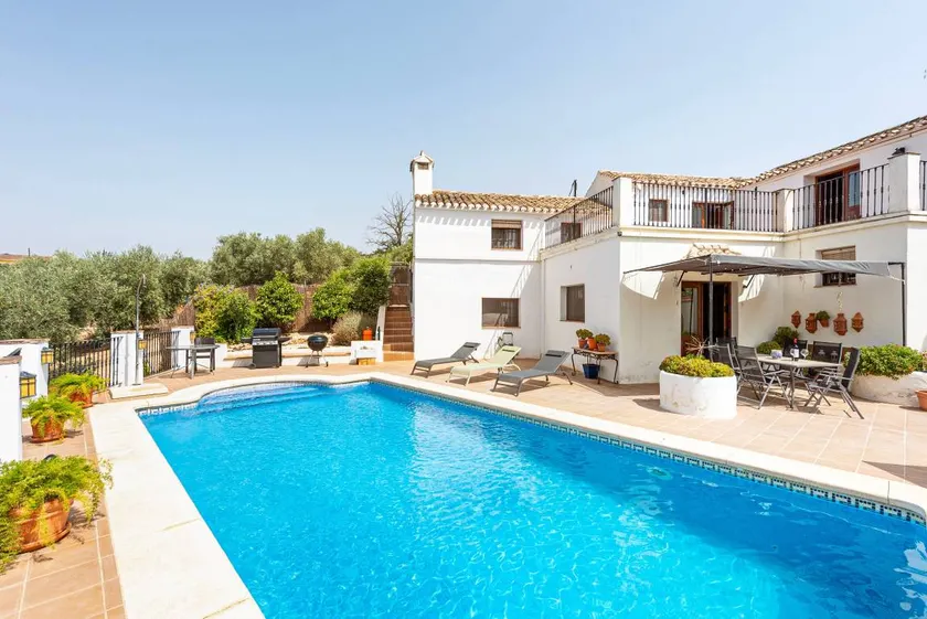 House with barbeque, terrace & pool | Mountain view - Image 1