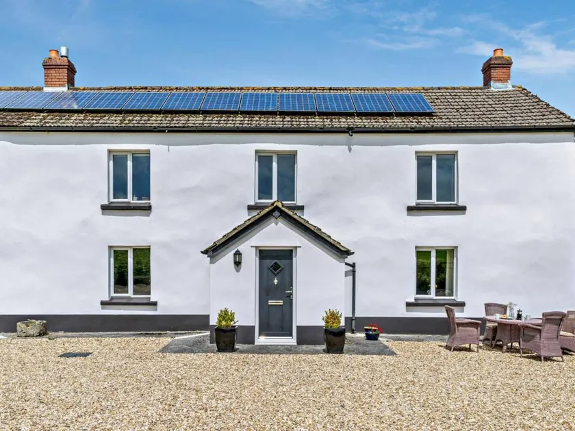 Cottage with garden - Image 1