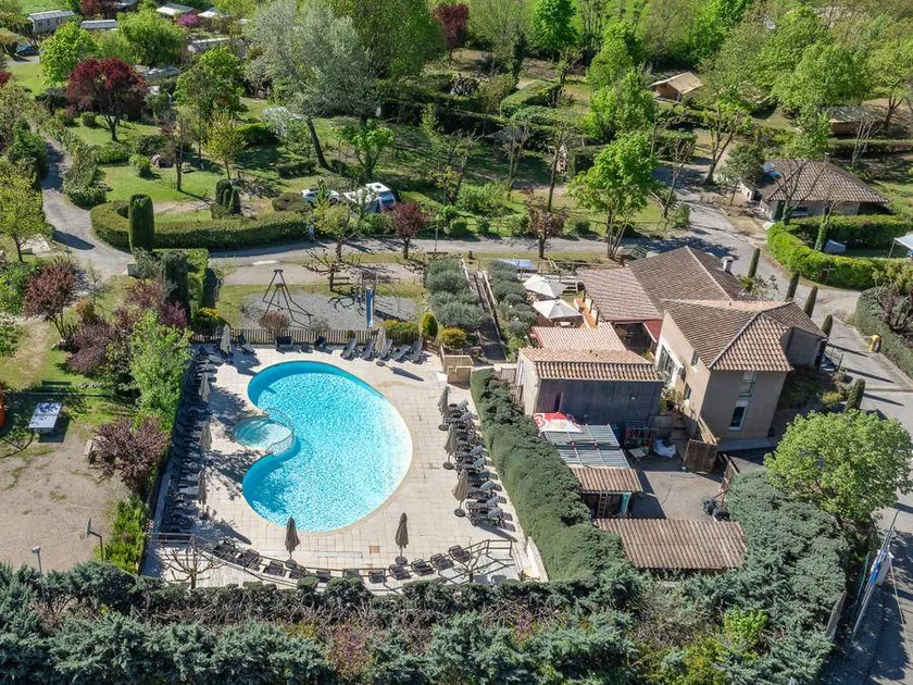 Tente avec piscine chauffée et terrasse - Image 1