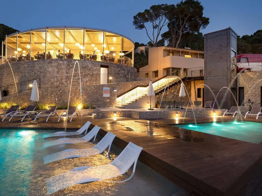 Bungalow with pool - Image 1