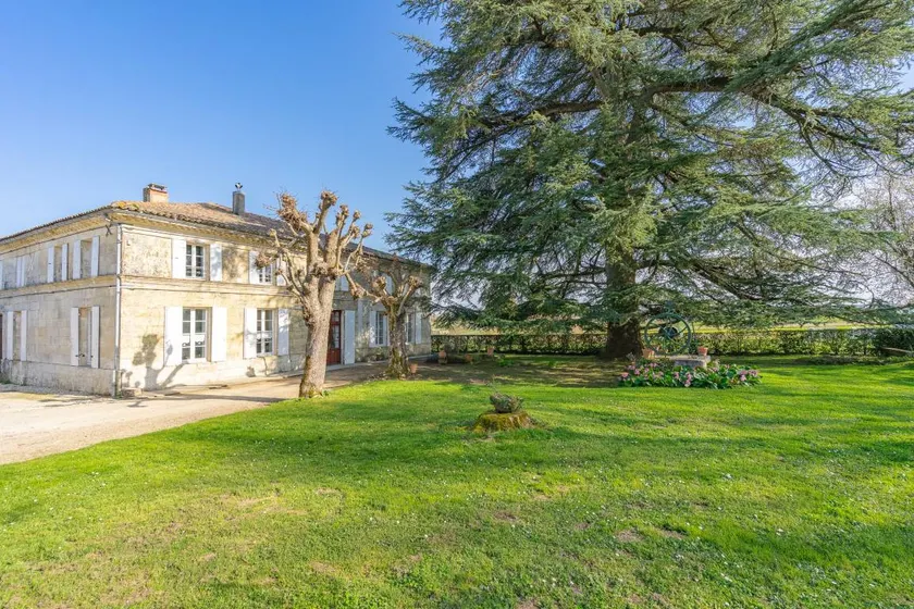 Charming Family House in Charente-Maritime, Near Mortagne-sur-Gironde - Image 1