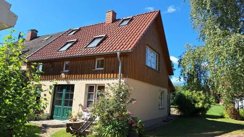 House with garden & terrace - Image 1