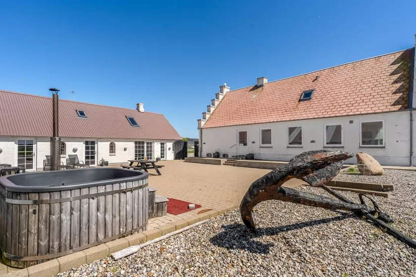 Holiday home with barbecue - Image 1
