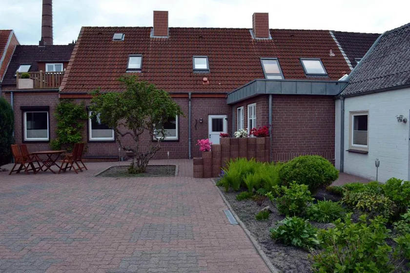 Holiday home with terrace, garden & barbeque | Garden view - Image 1