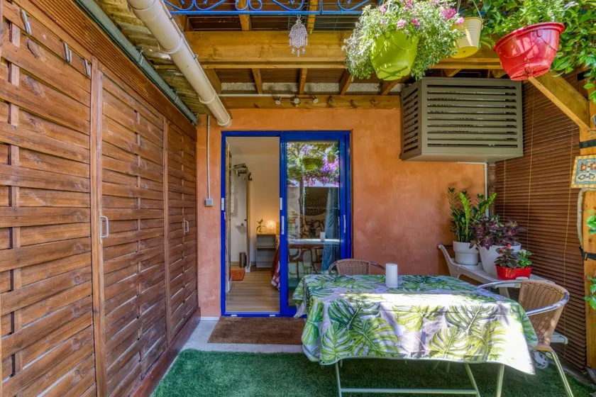 Bed and breakfast with garden | Garden view - Image 1