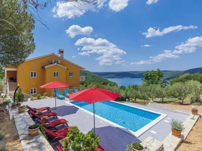 House with private pool, BBQ & garden | Sea view - Image 1