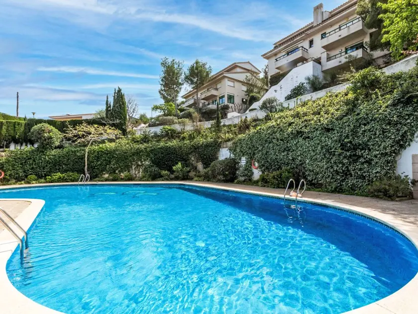 Ferienwohnung mit Terrasse, Pool und Garten - Image 1