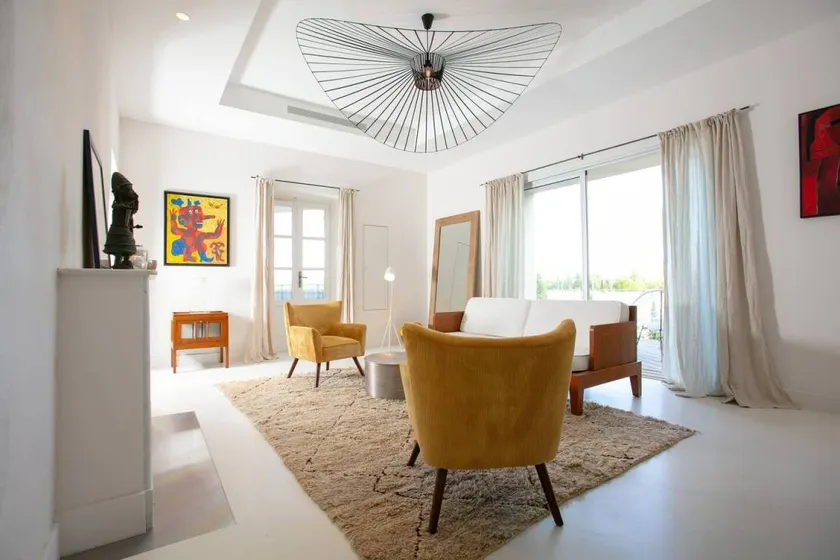Family-friendly big holiday home with terrace, private pool & garden | Next to Fort Saint-André - Image 1