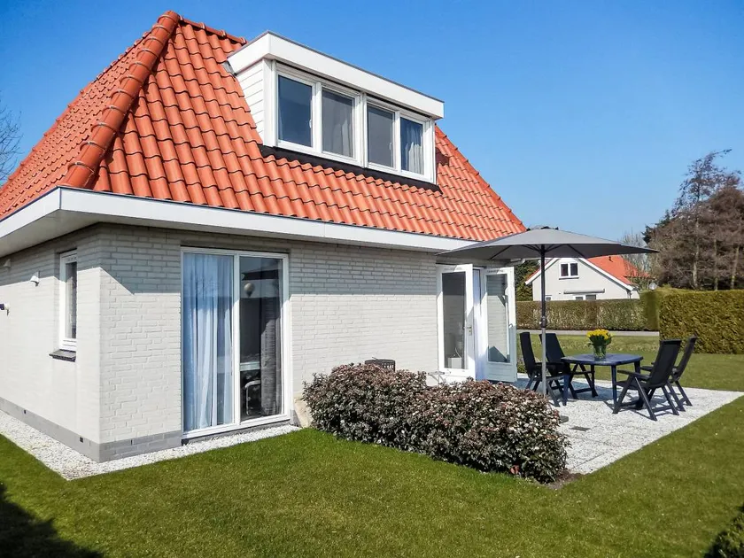Maison avec terrasse et jardin - Image 1