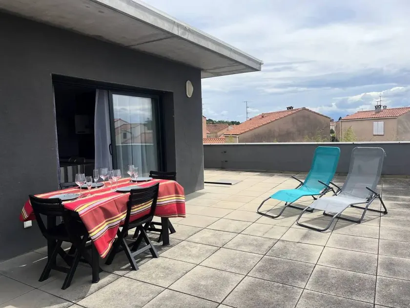 Flat with terrace - Image 1