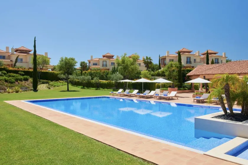 Villa avec sauna, jardin et piscine | Vue piscine - Image 1