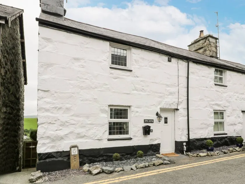 Cottage with garden & terrace - Image 1