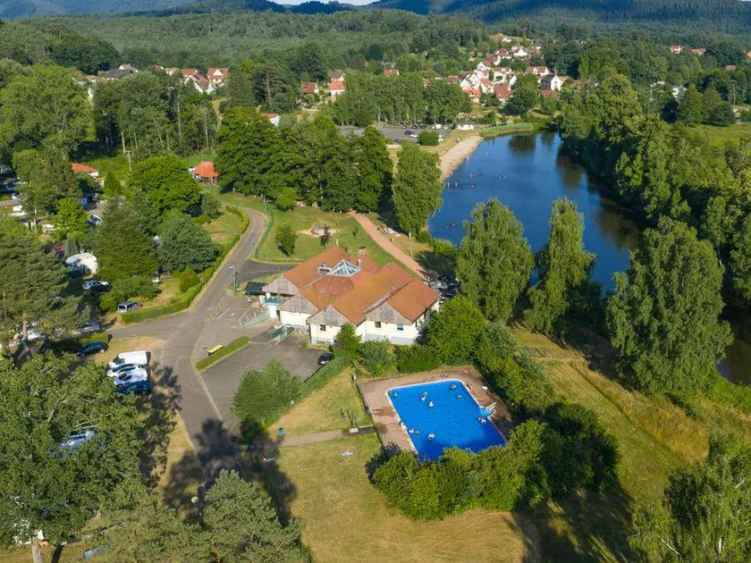 Chalet with terrace & pool - Image 1