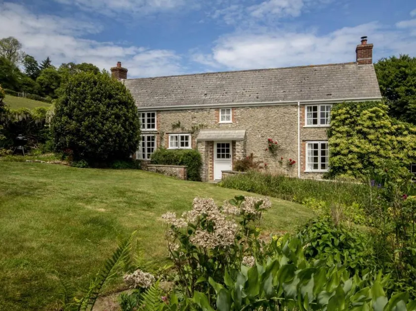Fully equipped lovely cottage with garden & terrace | Water view | Dogs allowed - Image 1