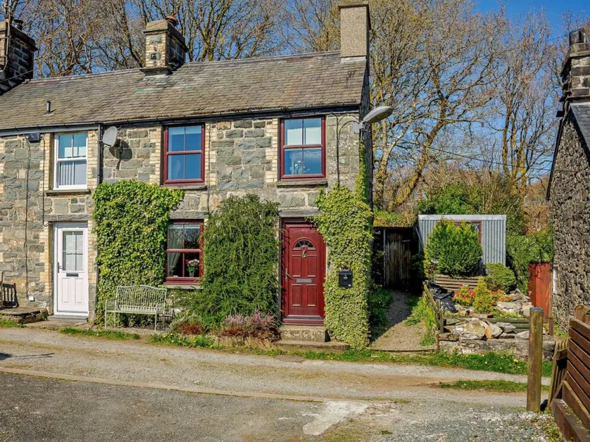 Cottage with garden & terrace | Pet-friendly - Image 1
