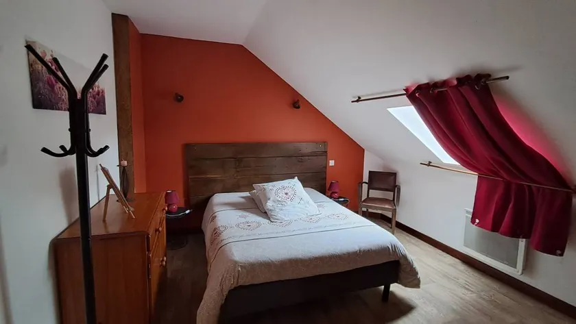 Red and Yellow Rooms, Table d'Hôte with Terrace, Shared Garden and Wi-Fi - Image 1