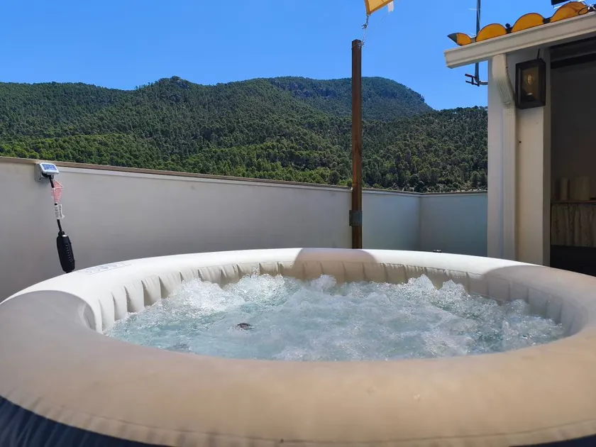 Espléndido chalet apta para familias con barbacoa, piscina y terraza | Vistas al jardín | Ideal para teletrabajar | Se admiten mascotas - Image 1