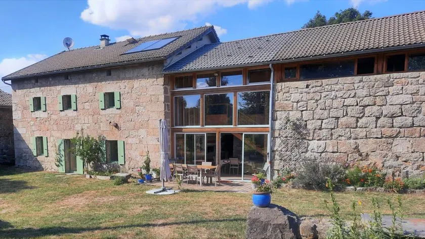 Cottage with terrace, garden & barbeque | Garden view | Dogs allowed - Image 1