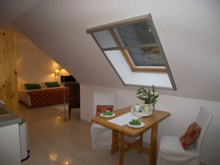 Holiday apartment with BBQ & garden - Image 1