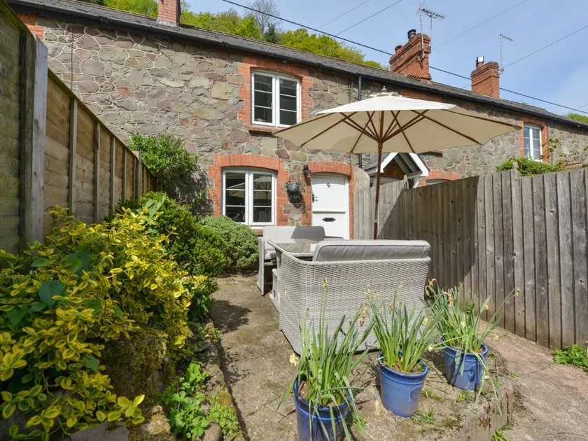 Family-oriented cottage with terrace & garden | Beach view | Pets allowed - Image 1