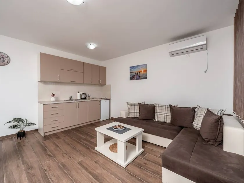 Flat | Close to the beach - Image 1