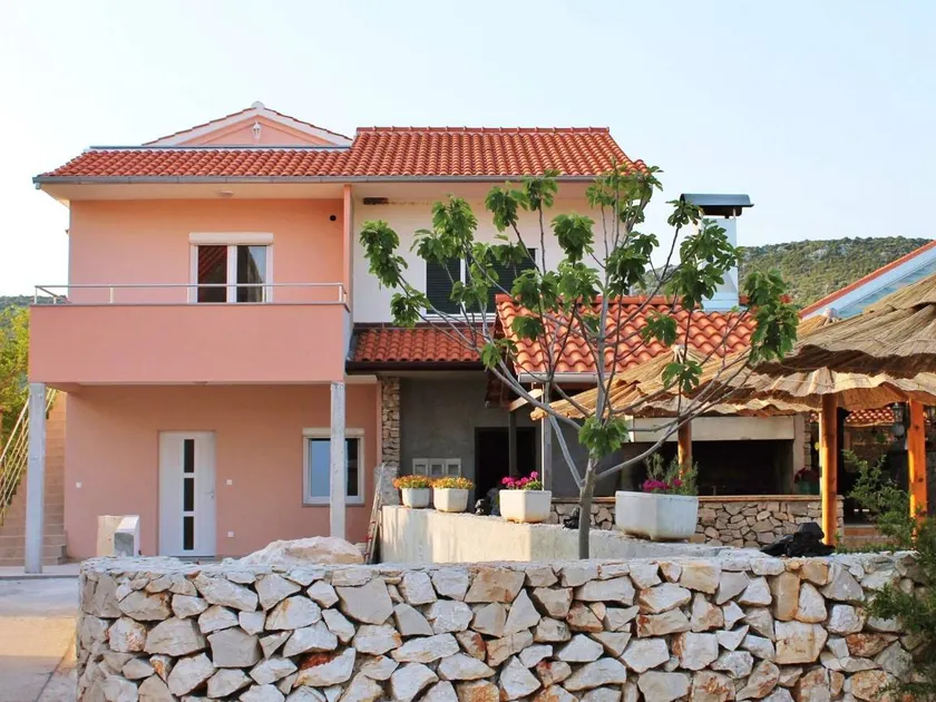Apartment with garden & terrace - Image 1