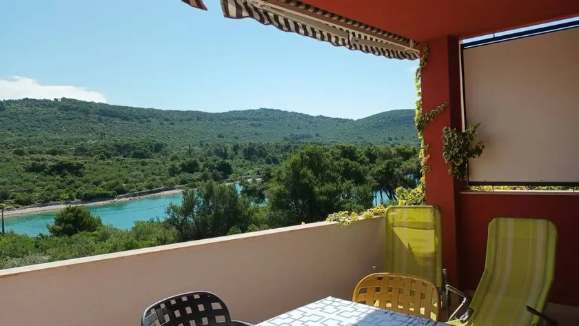One bedroom apartment with terrace and sea view Cove Mala Lamjana, Ugljan (A-22928-a) - Image 1