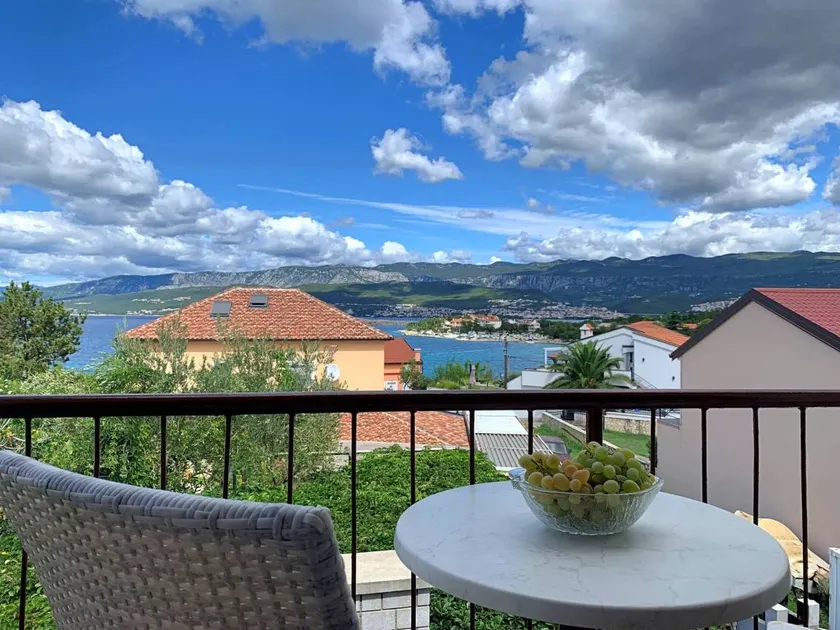 Flat with barbecue, garden & terrace | Sea view - Image 1