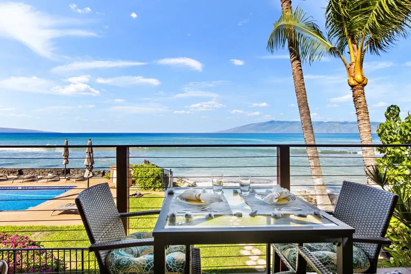 Sunlit Oceanfront 3BR with Sweeping Vistas - Image 1