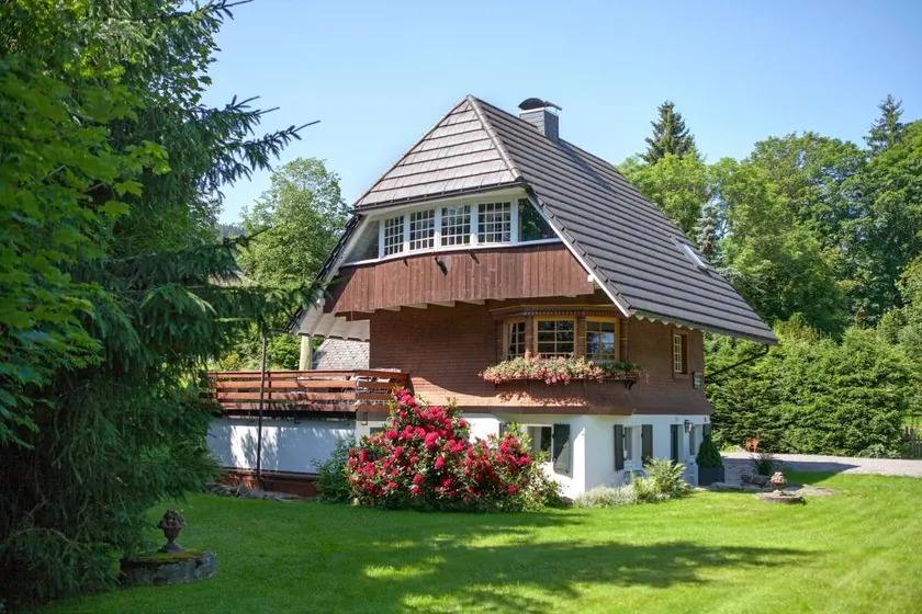 Family-oriented ample chalet with sauna, barbeque & garden | Garden view | Suitable for remote work | Dogs allowed - Image 1