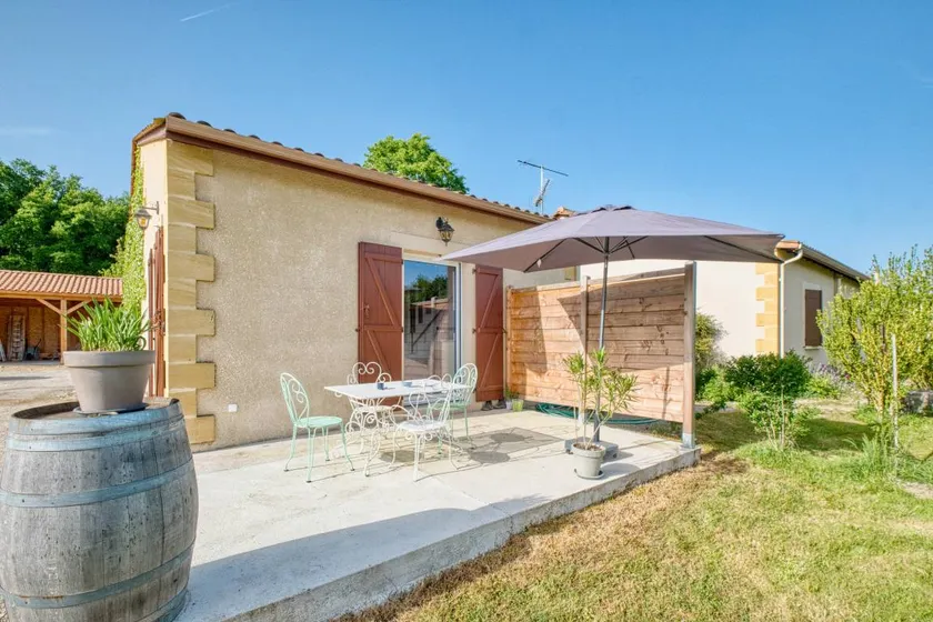 Fully equipped holiday home with terrace, BBQ & garden | Pets are welcome - Image 1