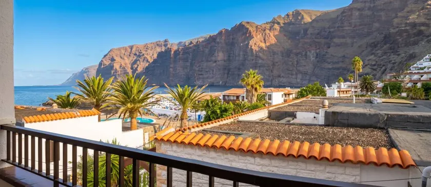 Holiday home | Mountain view | Beach nearby - Image 1