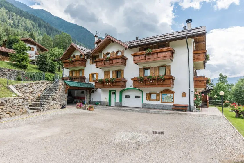 Flat with garden, terrace & BBQ | Mountain view - Image 1