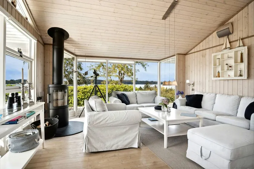 Family-oriented holiday home with barbecue & terrace | Sea view | Suitable for remote work - Image 1