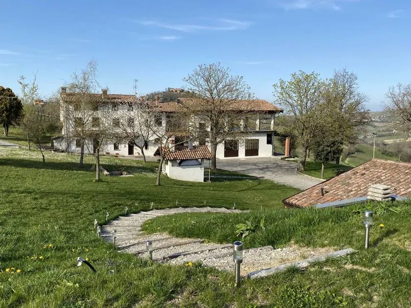 Agriturismo Poggiacolle dell'azienda vitivinicola Faravelli Gabriele: Camera Amazonite con vista panoramica, colazione inclusa e giardino condiviso - Image 1