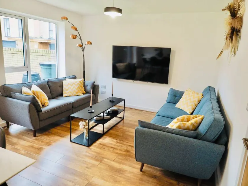 Modern Home in Taunton with Sunny Garden - Image 1