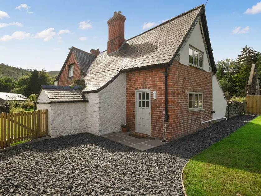 Cottage with garden & barbeque - Image 1