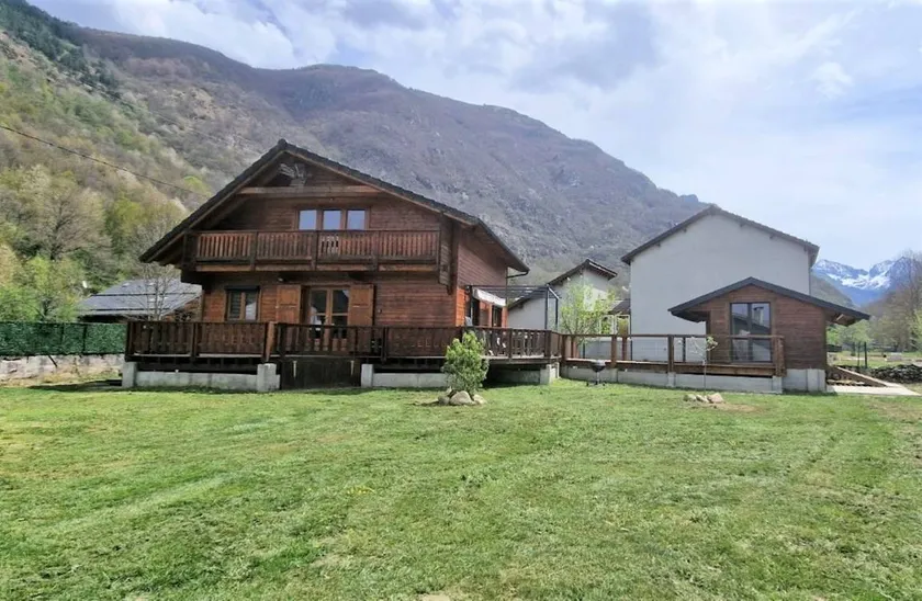 Cosy Chalet in Orlu with Jacuzzi and Mountain View - Image 1