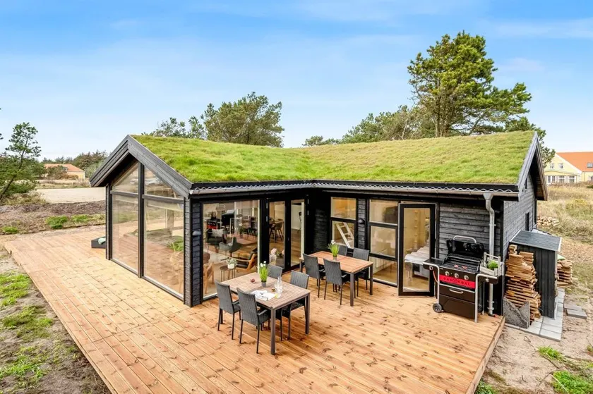 Holiday home with terrace, jacuzzi & BBQ - Image 1