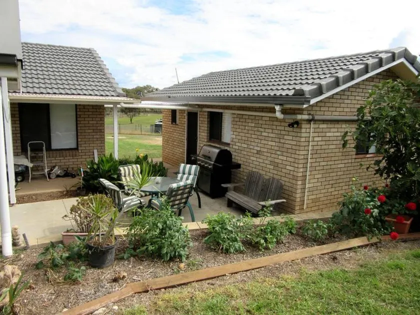 Peaceful Cottage Rental on a Family-Run Farm in Rylstone, New South Wales - Image 1