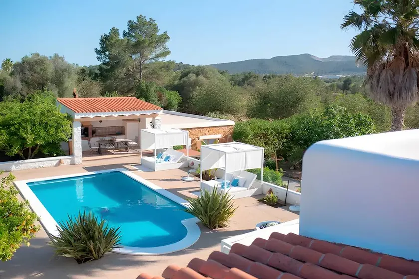 Fully equipped ample villa with barbecue, private pool & terrace | Garden view - Image 1