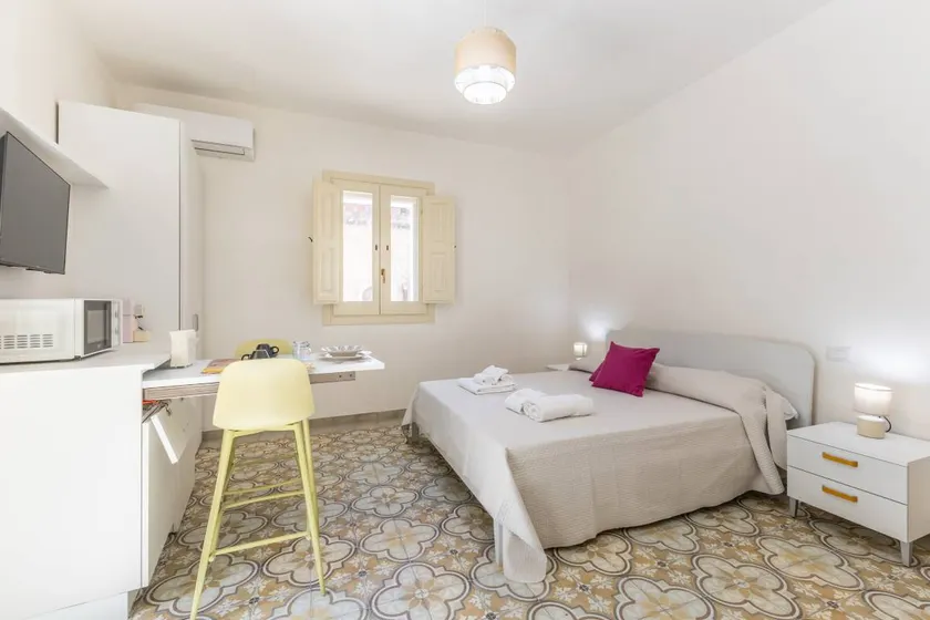 Chambre privée avec internet haut débit et terrasse | Vue ville - Image 1