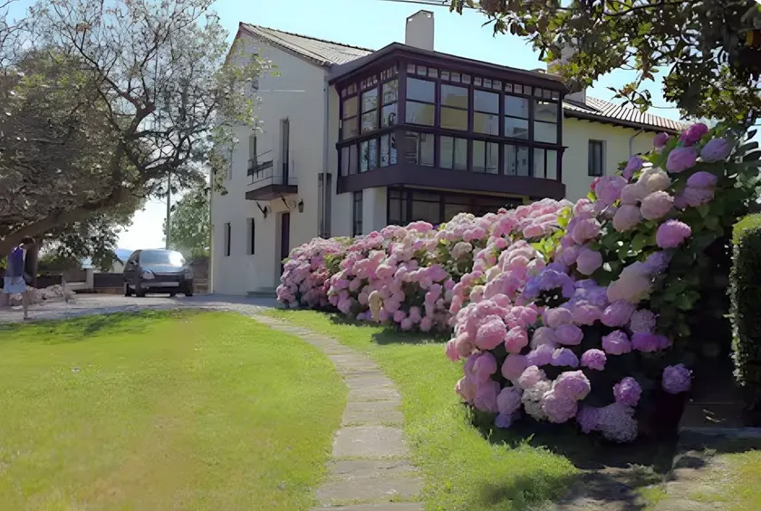 House with terrace & garden | Garden view - Image 1
