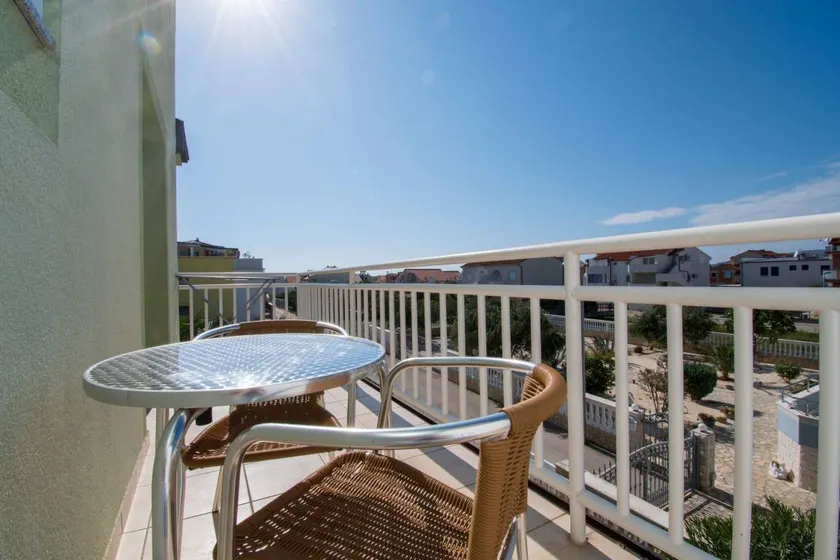 Holiday apartment with barbecue | Garden view - Image 1