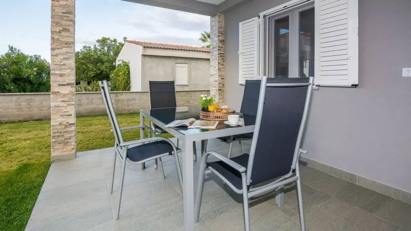 Apartment with barbeque & terrace - Image 1