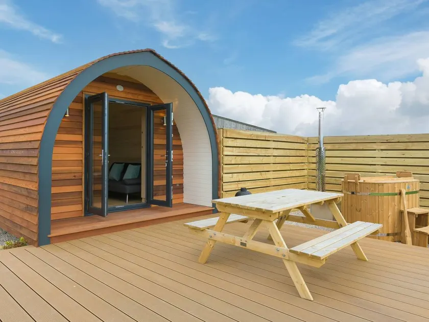 Cottage with jacuzzi & garden - Image 1