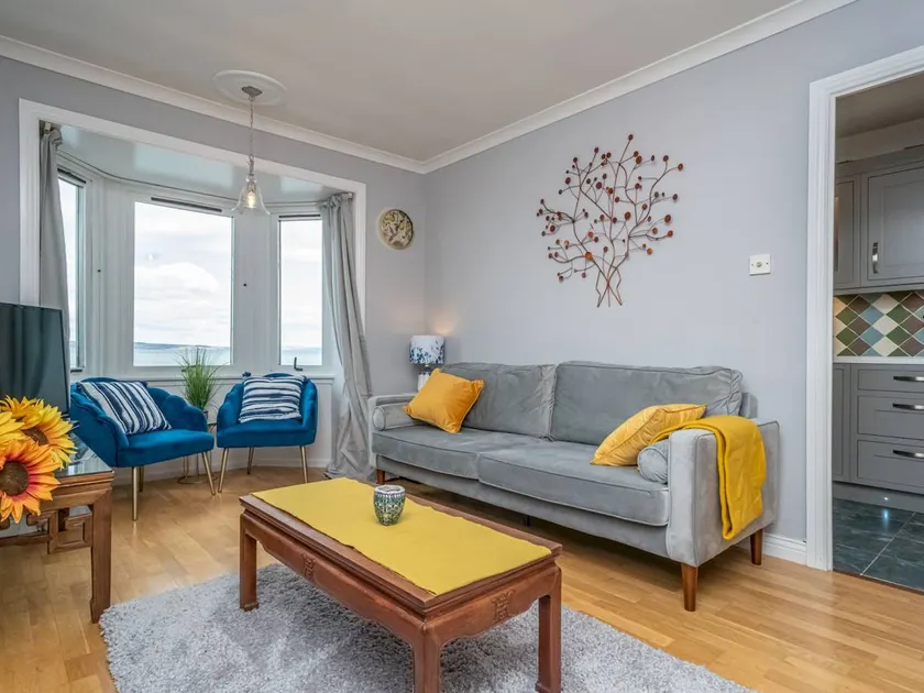 Agréable appartement entièrement équipé | Vue mer - Image 1