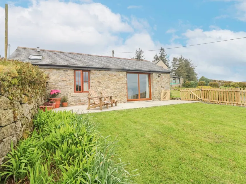 Cottage with garden - Image 1