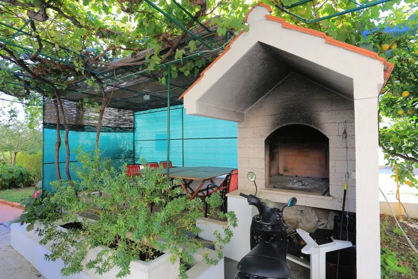 Beautiful studio with barbeque, terrace & garden | Close to the beach - Image 1
